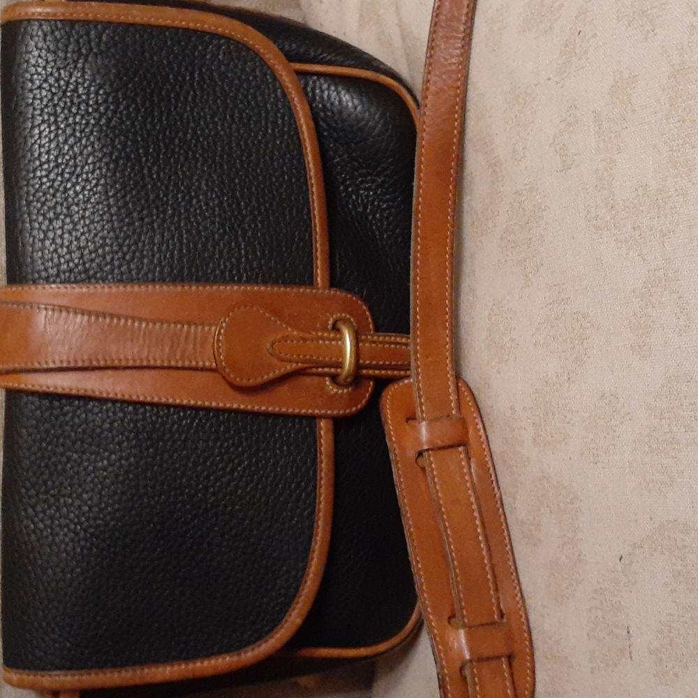 Dooney & Bourke Vintage Flap Crossbody Leather Saddle Bag Purse  Black /…
